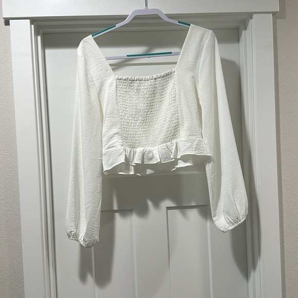 White Altr’d State Baloon Sleeve top. New! - Picture 3 of 3